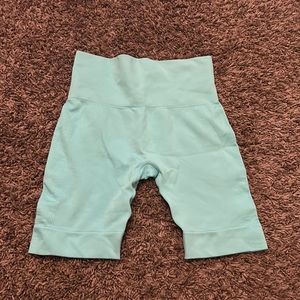 Set active mint shorts